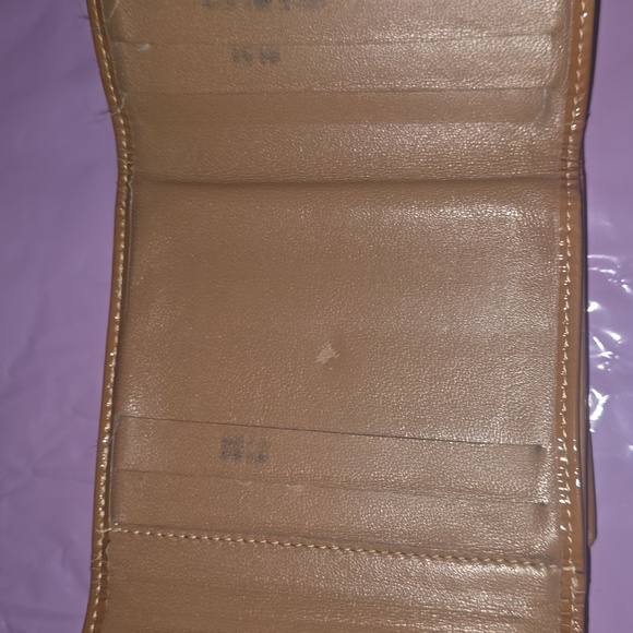 CHANEL camel brown gloss patent bifold snap leather wallet - Picture 6 of 13